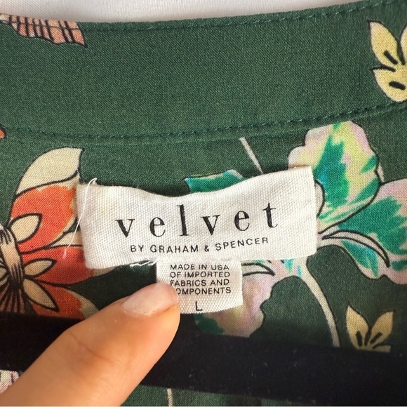 Velvet by Graham & Spencer Green
Floral long Sleeve Blouse Size:L - Picture 7 of 14